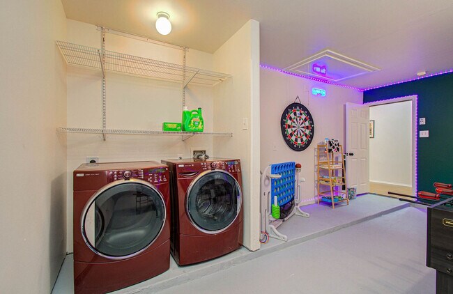 Building Photo - 7211 Crescent Mills Dr