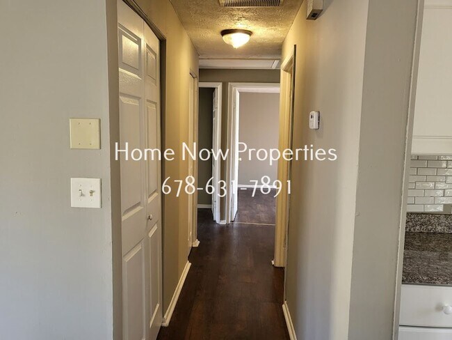 Building Photo - Beautiful 5 bedroom/3 bath in Stone Mountain!