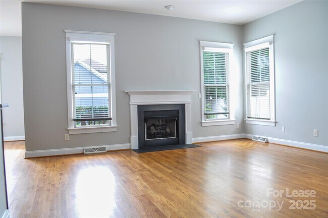 Building Photo - 3010 Colonel Springs Way