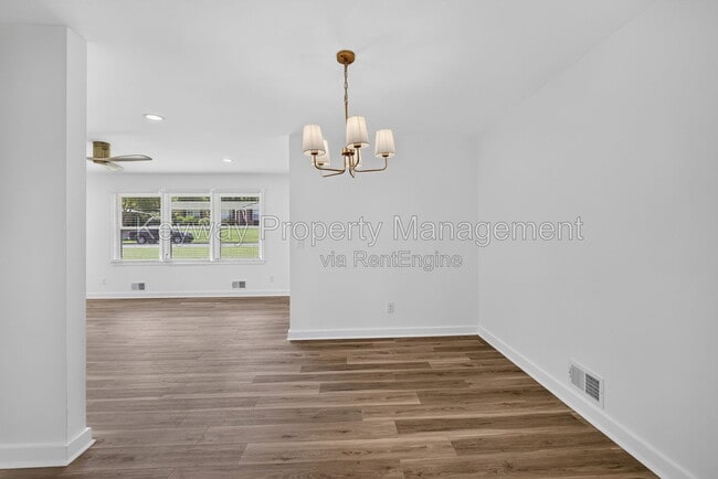 Building Photo - 3007 Stratford Dr