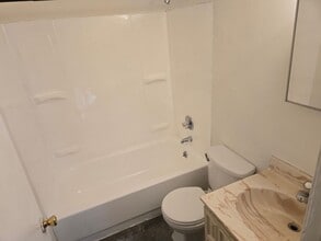 Building Photo - 2 Bedroom 1 Bath Townhouse