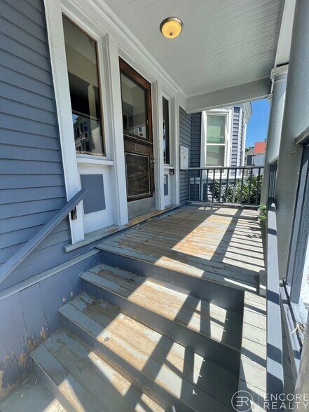 Building Photo - 65 Hillside St