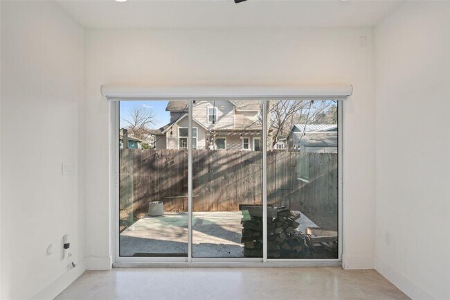 Building Photo - 1003 Fiesta St