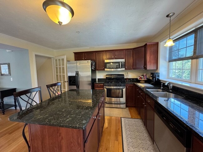 Building Photo - Updated Two-Bedroom Corner Townhouse in Lo...