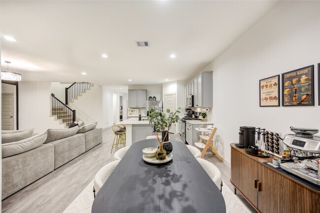 Building Photo - 6846 Dell Vista Drive