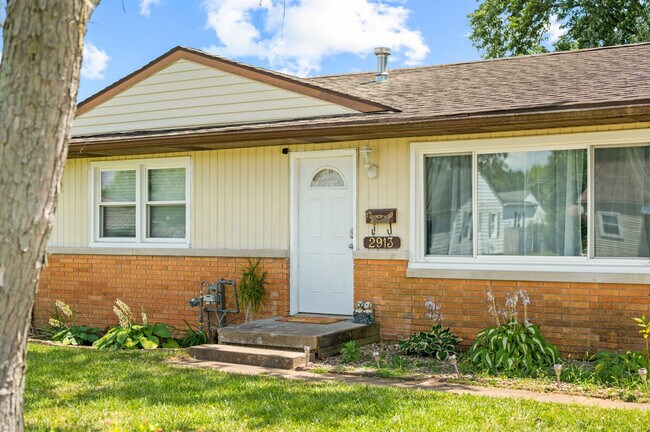 Building Photo - 2913 13th St