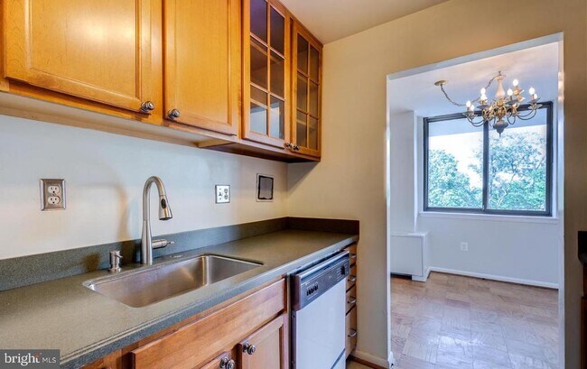 Building Photo - 4401 Cherry Hill Rd