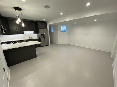 Building Photo - "Chic Urban Living: Cozy 1-Bedroom Gem in the Heart of Chicago's Vibrant Hoyne Avenue!"