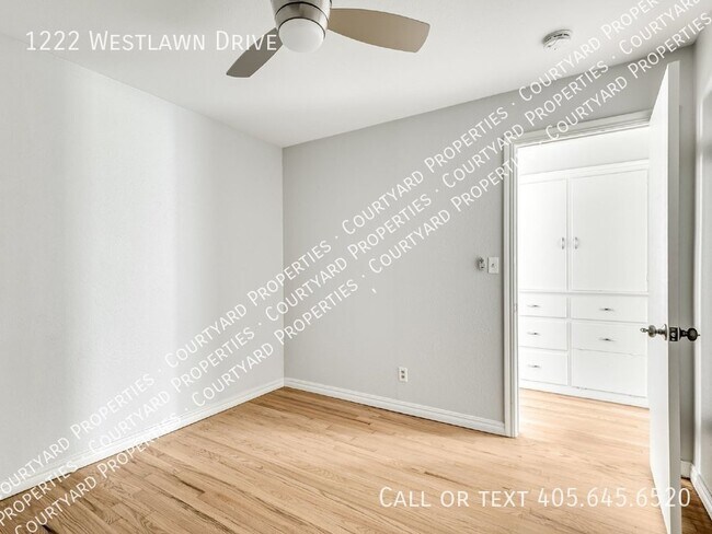 Building Photo - 1222 Westlawn Dr