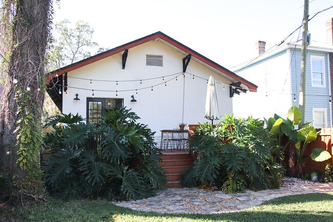 Building Photo - 419 E 3rd St