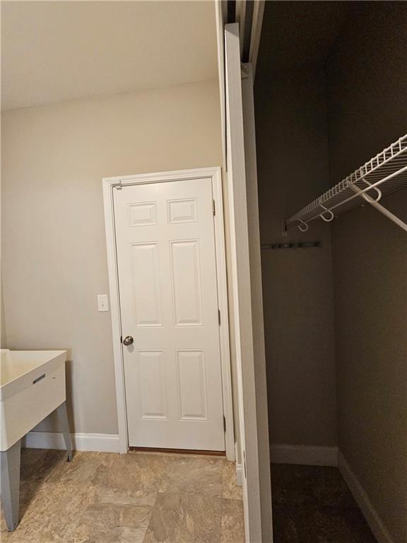 Building Photo - 3750 Thackary Dr