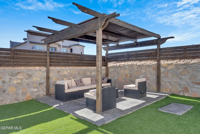 Building Photo - 14608 Pebble Hills Blvd