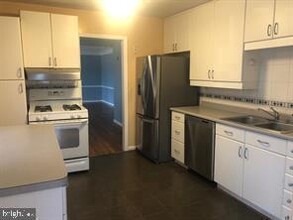 Building Photo - 3201 Hessney Dr