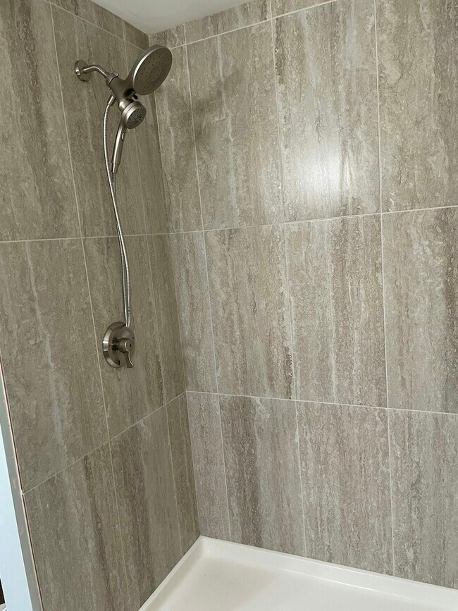 Building Photo - 753 Hanbury Dr