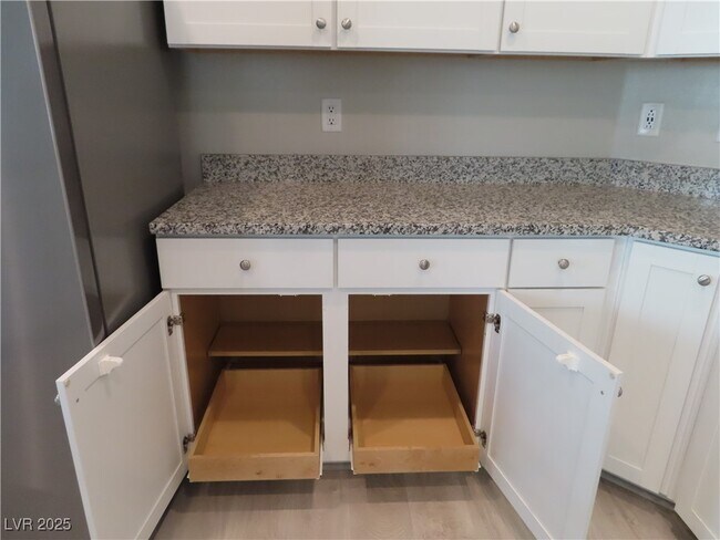 Building Photo - 2771 Alta Vista St