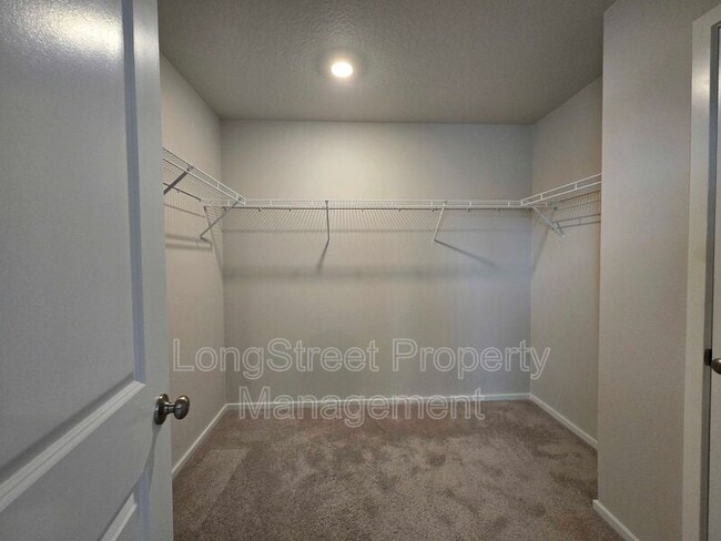 Building Photo - 412 Lost Lake St NE