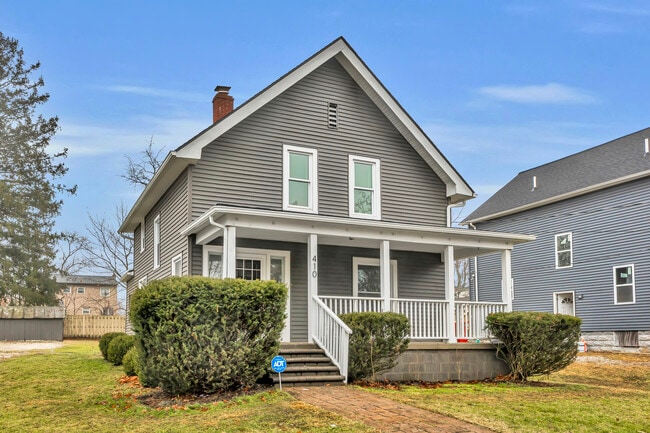 Building Photo - 410 Bronson St