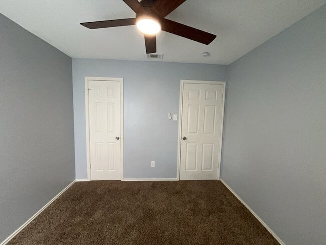 Building Photo - 818 Summit Dr