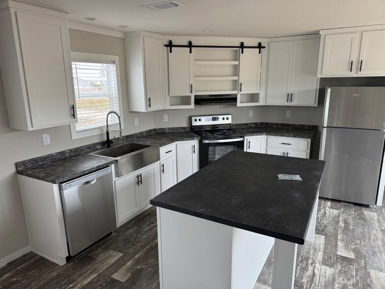 Building Photo - 324 Patriot Ln