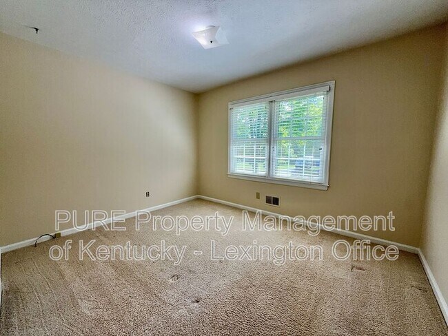 Building Photo - 2077 Dogwood Dr