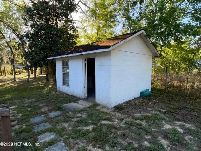 Building Photo - 205 Lakeview Ct