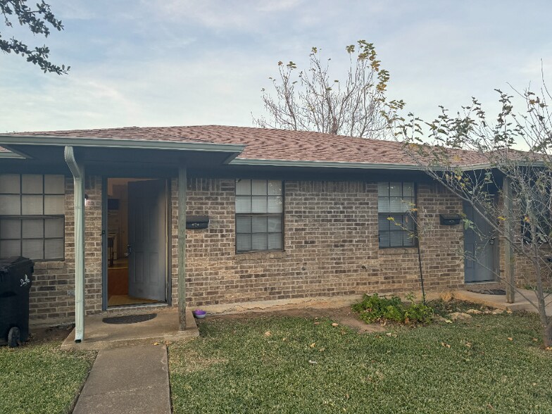 Primary Photo - 1611 W Elm St