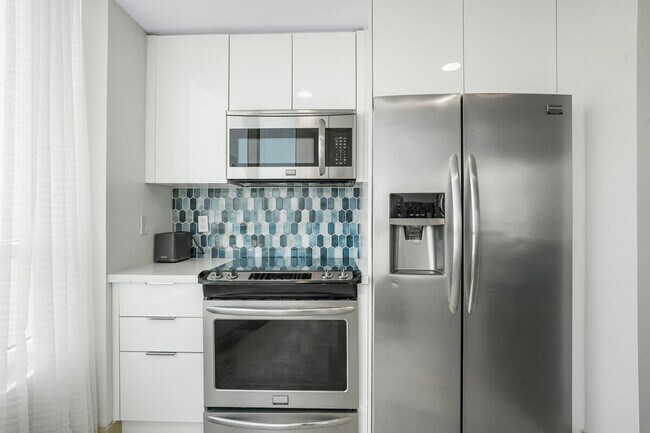 Building Photo - 4401 Collins Ave