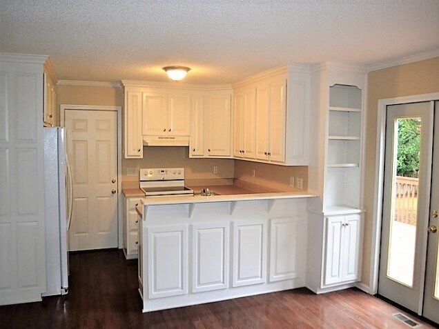 Building Photo - 2 Bethel Oaks Ct