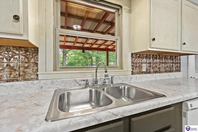 Building Photo - 401 Embry Villa Dr