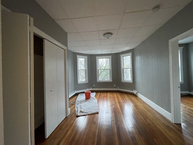 Building Photo - 122 Thornton St