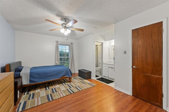 Building Photo - 14206 Duncannon Dr