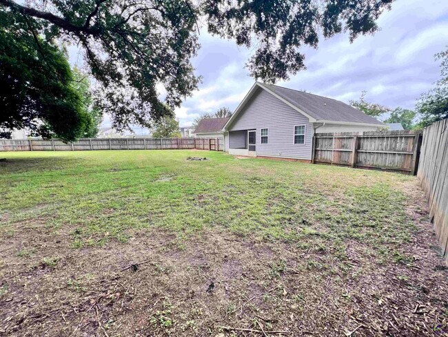 Building Photo - 221 Deer Track Ct