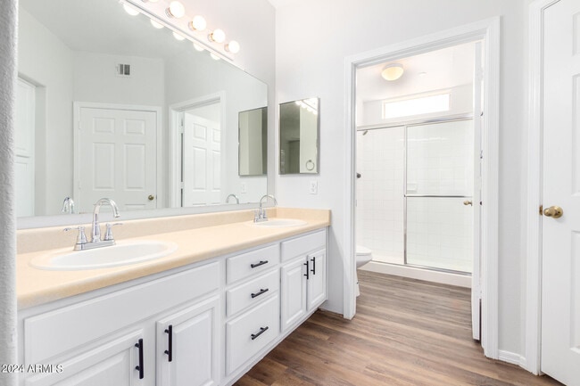 Building Photo - 9550 E Thunderbird Rd