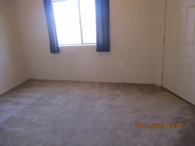 Building Photo - 1975 Village Dr