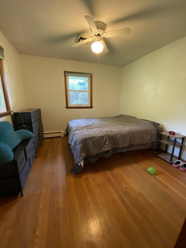 Building Photo - 1304 Maple