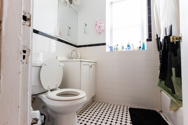 Building Photo - No Brokers Fee, Steps from the T Stop, Packard's Corner Area Heat, Hot Water Included, Laundry on...