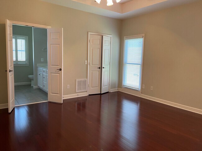 Building Photo - 215 Stoners Glen Ct
