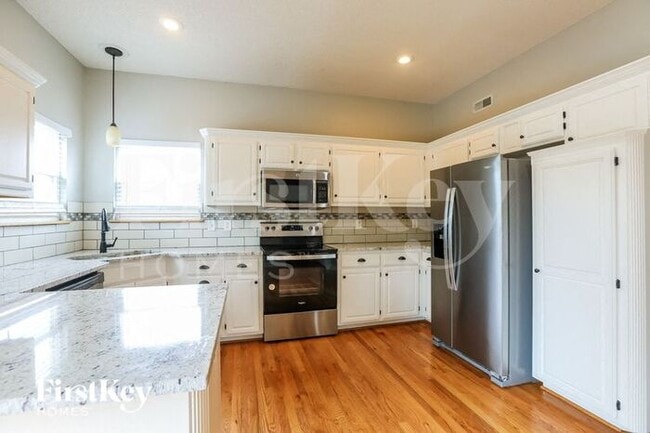 Building Photo - 800 Red Maple Dr