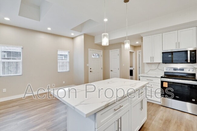 Building Photo - 681 S 13th St