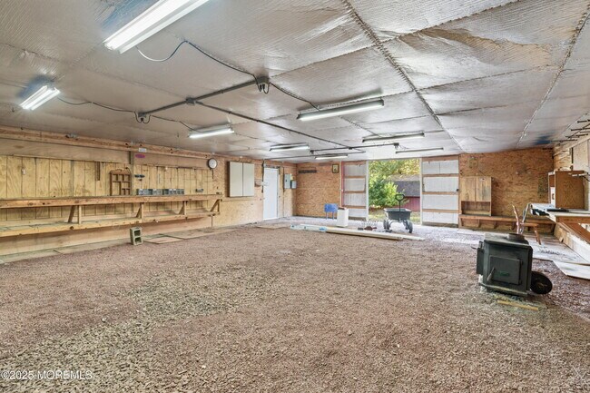 Building Photo - 218 Holly Ave