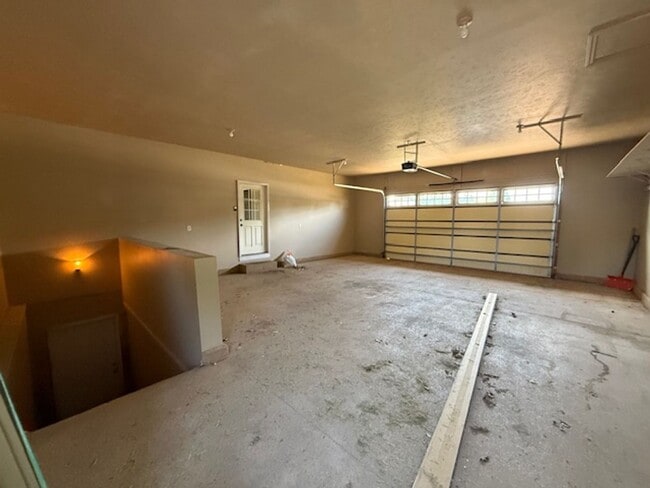 Building Photo - 616 Wintergreen Dr