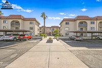 Building Photo - 3033 E Devonshire Ave