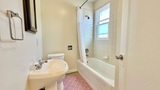 Building Photo - Large & Sunny House & Backyard in a Tranquill Neighborhood of El Cerrito