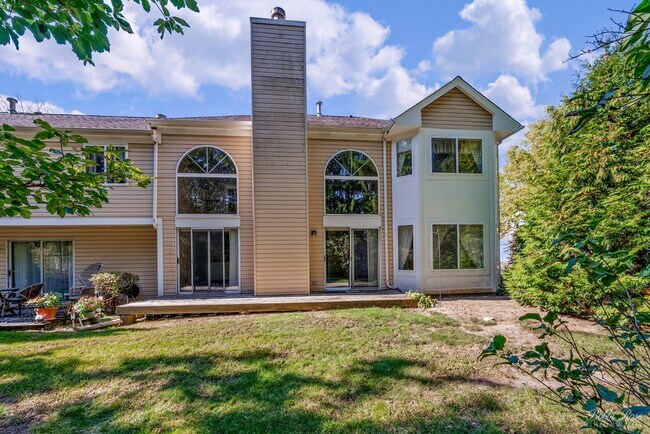 Building Photo - 800 E Saratoga Cir