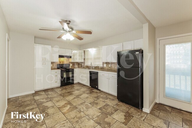 Building Photo - 8728 Everett St