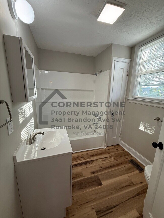Building Photo - 353 Highland Ave SW