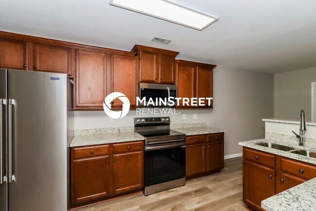 Building Photo - 4 Bedroom Pet-Friendly Home in Dallas, NC with Main Street Renewal