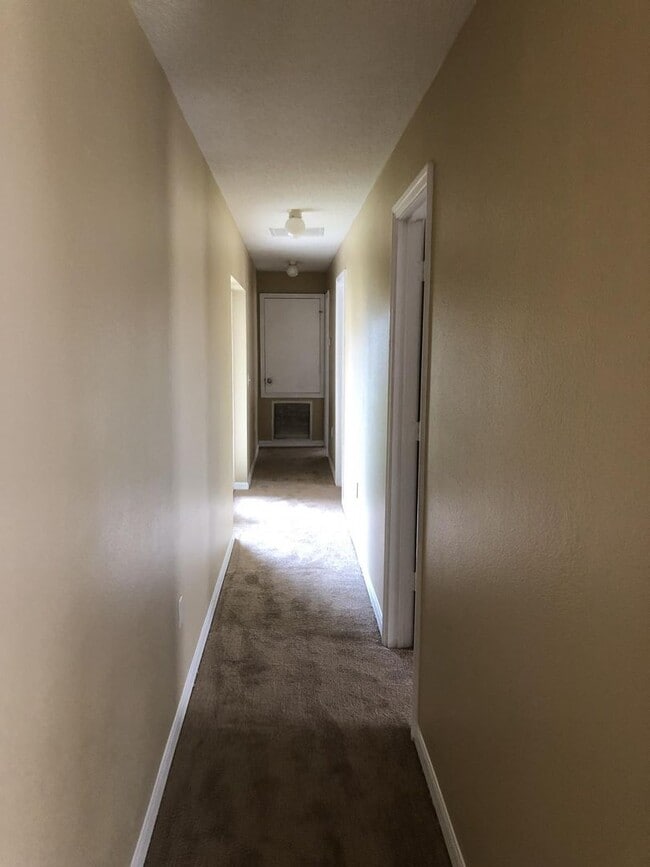 Building Photo - Beautiful Home