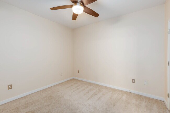 Building Photo - 2 Bedroom, 2 Bath Apartment in Birmingham