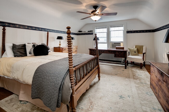 Building Photo - 10 Valley View Ave